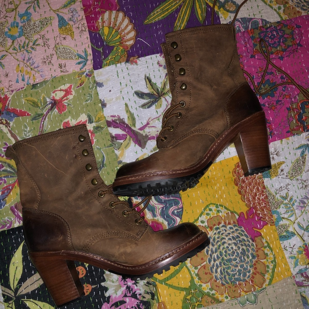Lace up FRYE boots NWOT